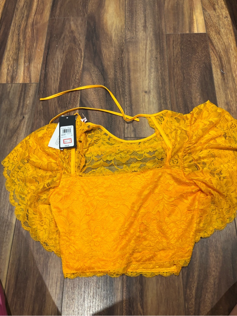 NWT Guess lace top.  Xs